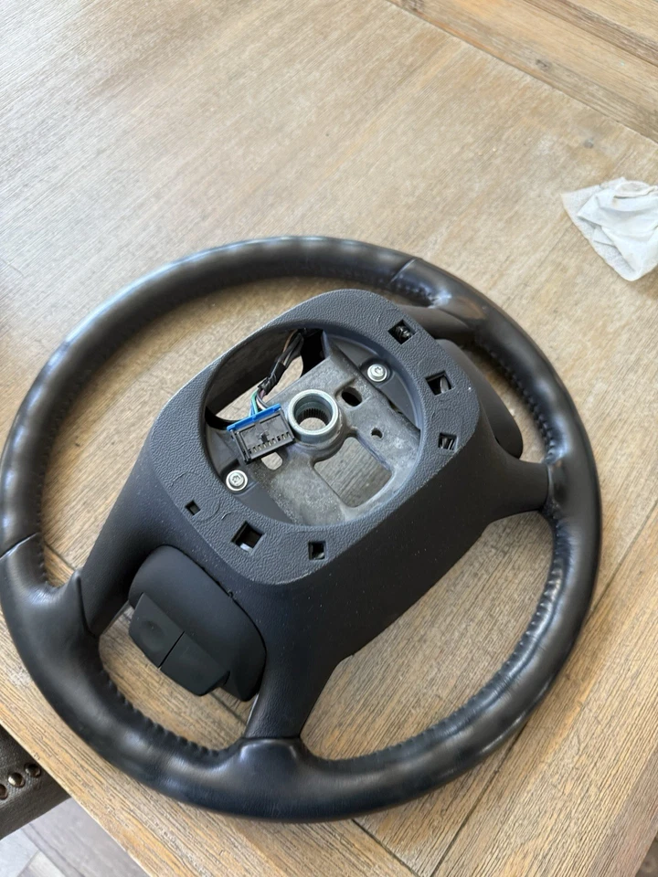 Volante Suzuki XL-7 XL7 2007-2009 envoltura de cuero con controles OEM Foto 3 de 4