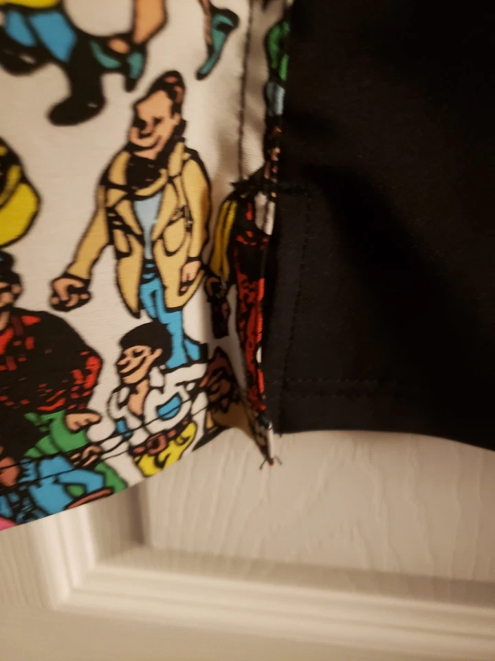 Where’s Waldo Tooniforms Scrub Top Shirt Multicolor Size Large Cartoon Book NWT - Image 4 of 4