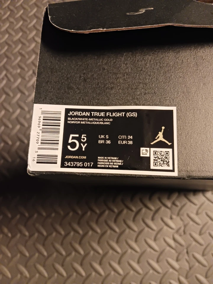 Jordan True Flight Black Metallic Gold Youth Size 5.5 - Image 2 of 2