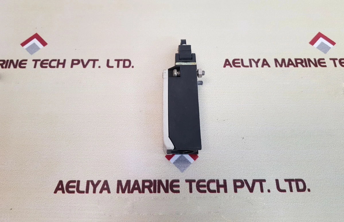 Klockner Moeller AT12-8-I Limit Switch 230V/6A IP65