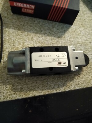 ARO E252RS Manual Air Control Valve,3-Way,1/4in NPT