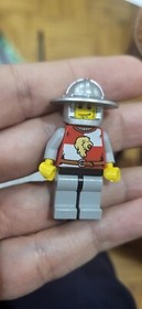 Mint LEGO Minifigure Figure Kingdoms Castle Lion Knight Quarters 7946	cas446