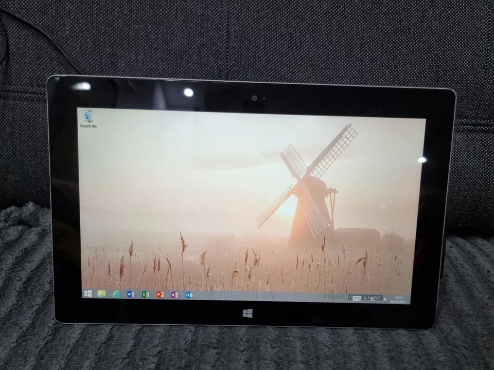 J1674 Microsoft Surface 3 10.8", 64GB SSD, 2GB RAM -battery Not Working - Image 4 of 4