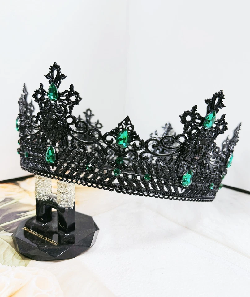 Tocado Señor Oscuro, Corona Monarca, Corona Renacentista, Corona Negra, Piedra Verde Foto 4 de 4