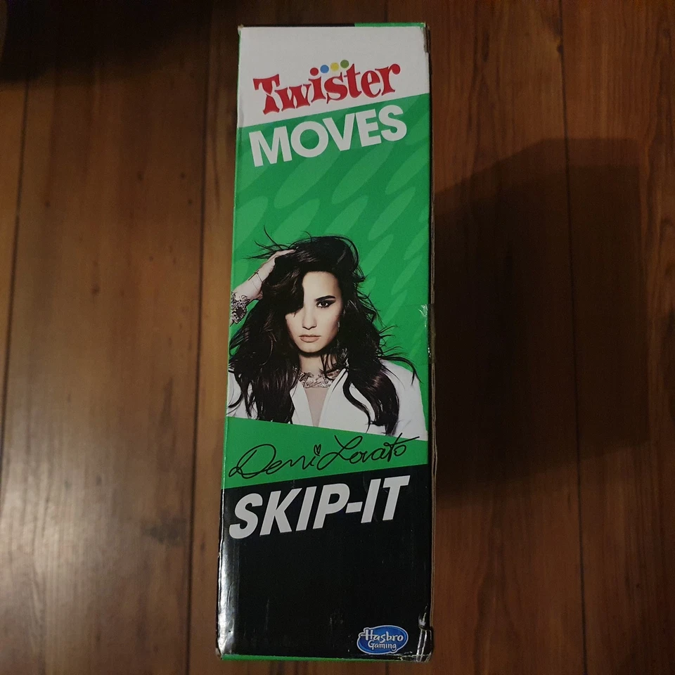 Twister Moves Skip-It Built-in Counter Hasbro Spiel Demi Lovato Neu - Bild 4 von 4