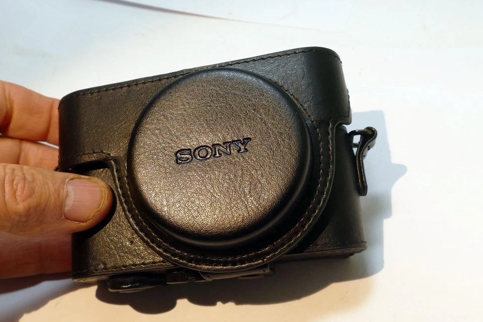 Sony LCJ-RXC Jacket leather camera case Black for RX100 I & II - OEM , genuine - Image 2 of 4