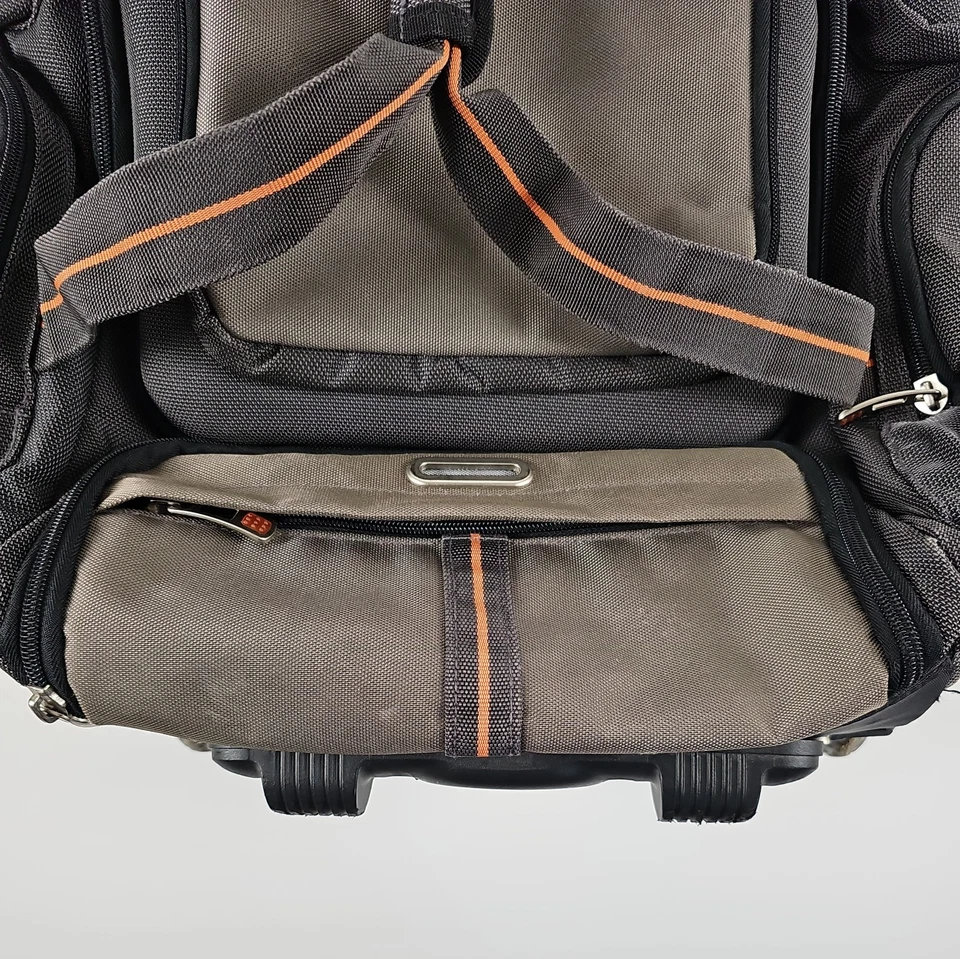 Mochila de equipaje de mano grande convertible Eddie Bauer Silverton Foto 3 de 4