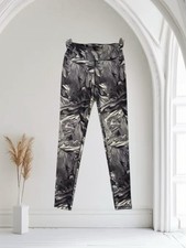 Sweaty Betty Power Leggings Size Small British Design Gray Print  108