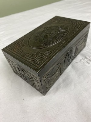 Antike Zigarettendose aus Blech Holz gefüttert Jugendstil.                          #7533