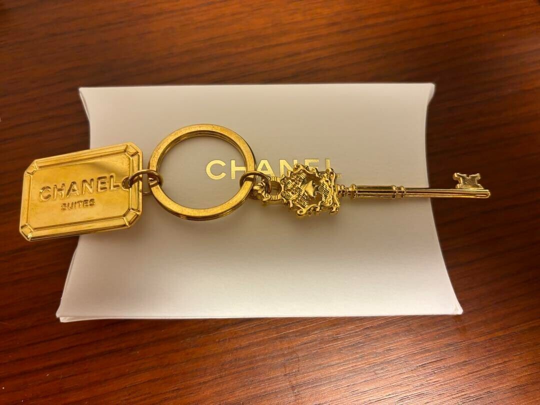 CHANEL SUITES Keychain key ring Novelty key gold Used Mint CHANEL SUITES Keychain key ring Novelty key gold Used Mint