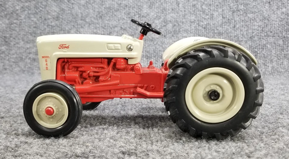 ERTL 1/16 FORD MODELO 640 TRACTOR DELANTERO ANCHO DIECAST METAL Foto 2 de 4