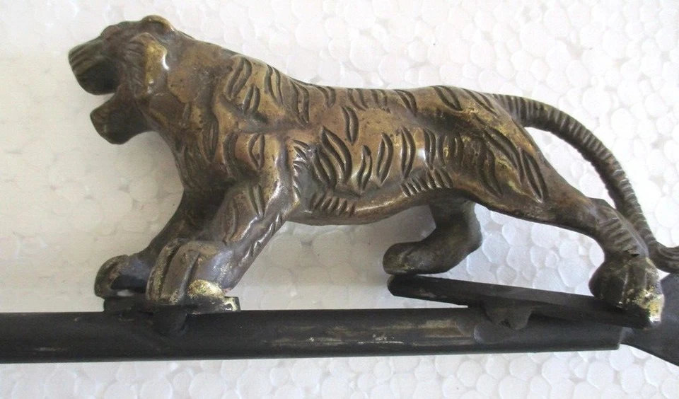 Valetas de bronce Tiger. Detallado Foto 4 de 4