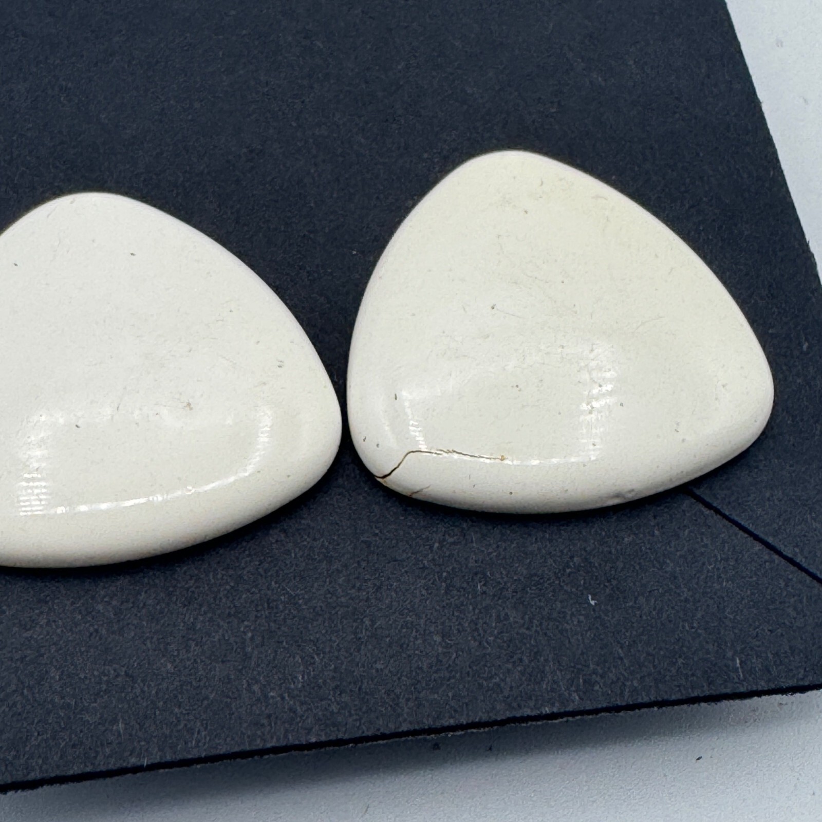 White Enameled Triangle-Shaped Stud Earrings Ligh… - image 4