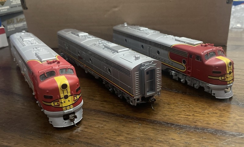 HO Proto 2000 Santa FE E8 ABA Set A Unit DCC/Sound B Unit DCC A Unit DC #s 86 87