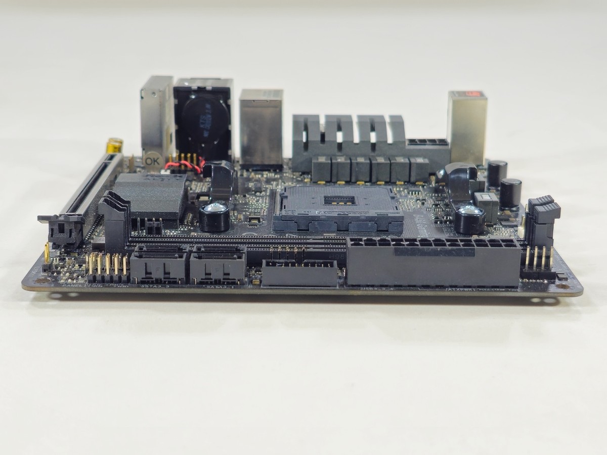ASRock Fatal1ty B450 GAMING-ITX/AC AMD B450 Mini ITX DDR4 AM4