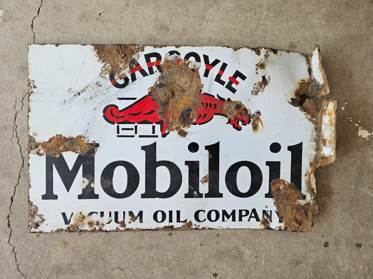Mobile oil Gargoyle ヴィンテージ　看板 Vintage Gargoyle Mobile Oil Porcelain Sign, used, approximately 24