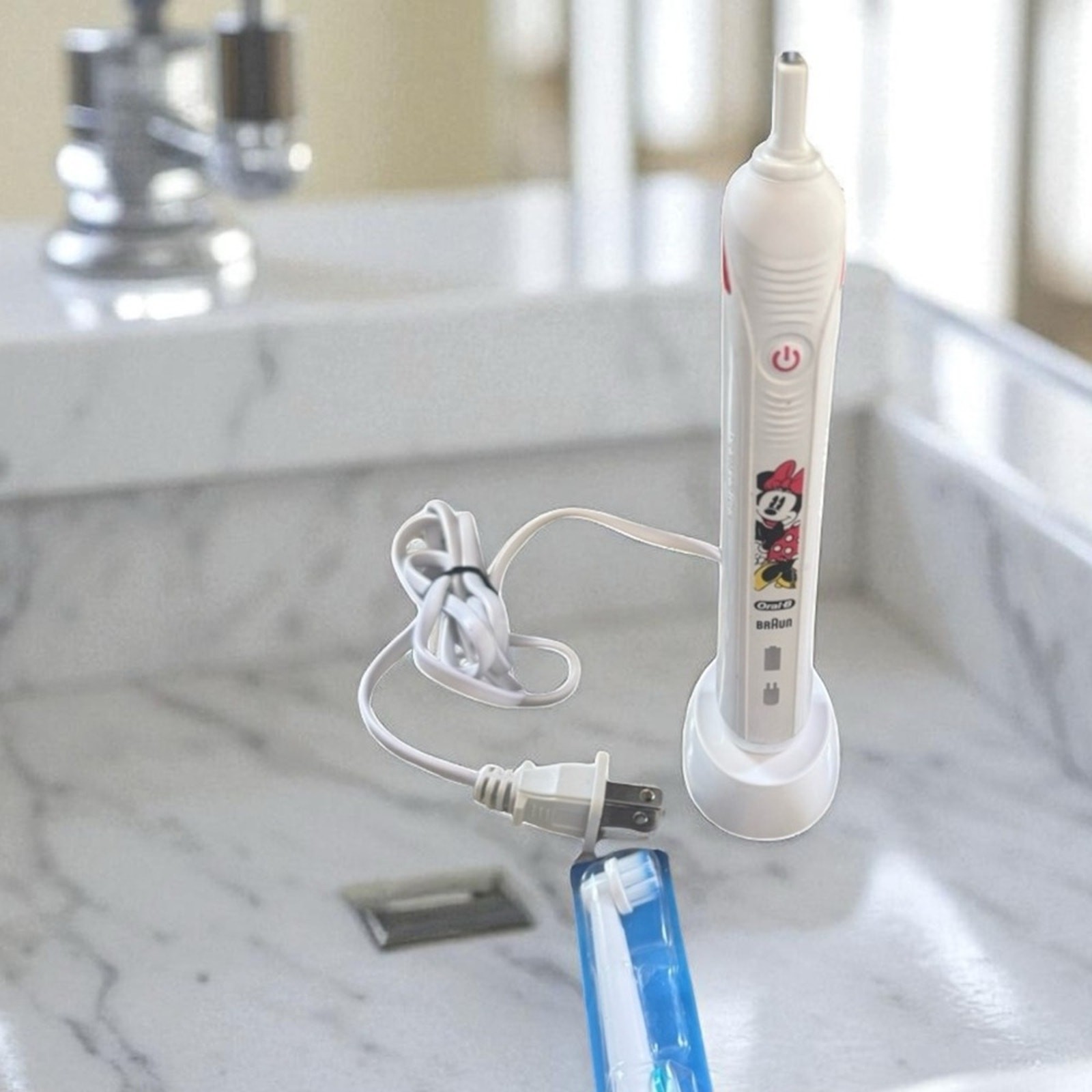 Oral-B Kids Electric Toothbrush with Minnie Mouse