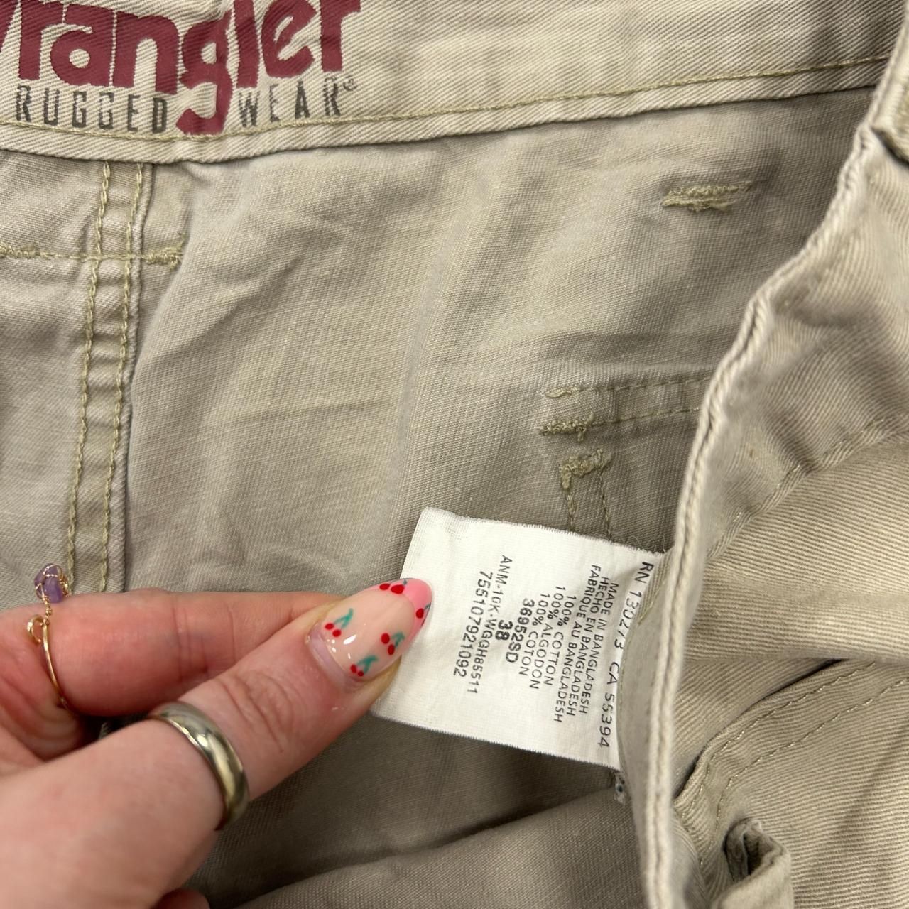 Wrangler Cargo Shorts Size is waist 38" Men's 38 thumbnail 3