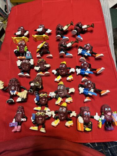 #MI California Raisins Toy Figures Hardees Lot of 22 Skate Surf Musicial Bowling - Picture 1 of 8