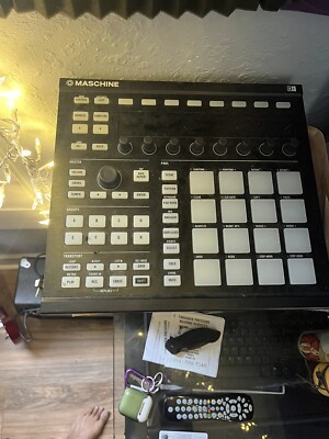 Native Instruments MK1 Maschine Mikro MIDI Controller