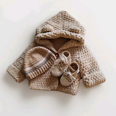 Babykleidung in beige, Gr. 50/56 *Set* Baby-Chucks, Mütze+Hoodie, Handarbeit  