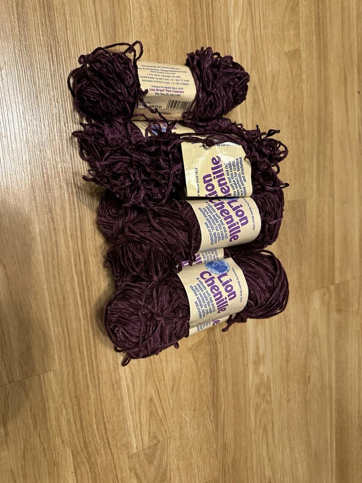 Lote 7+ Fios Marca Leão Chenille Sensations 142 Amora Acrílico Borgonha - Imagem 3 de 4