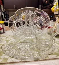 4 sets Avail Vintage Federal Glass Wheat Pattern Flat Dish & punch cup  10"
