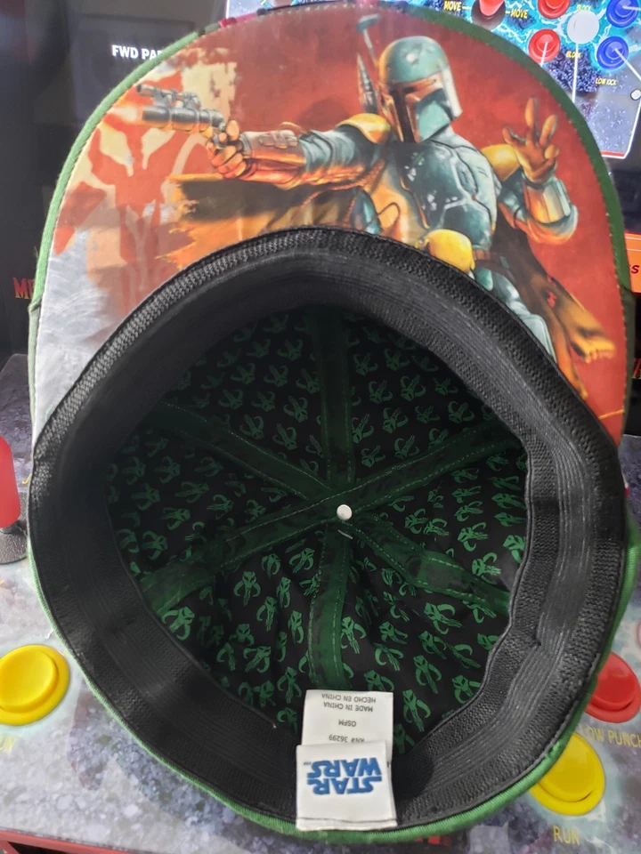 Nuevo con etiquetas Auténtico Coleccionable Star Wars Boba Fett Sombrero Ajustado Disney Cazarrecompensas  Foto 3 de 4