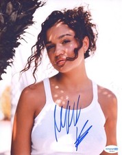 Madison Bailey "Outer Banks" AUTOGRAPH Signed Autographed 8x10 Photo ACOA Madison Bailey "Outer Banks" AUTOGRAPH Signed Autographed 8x10 Photo ACOA