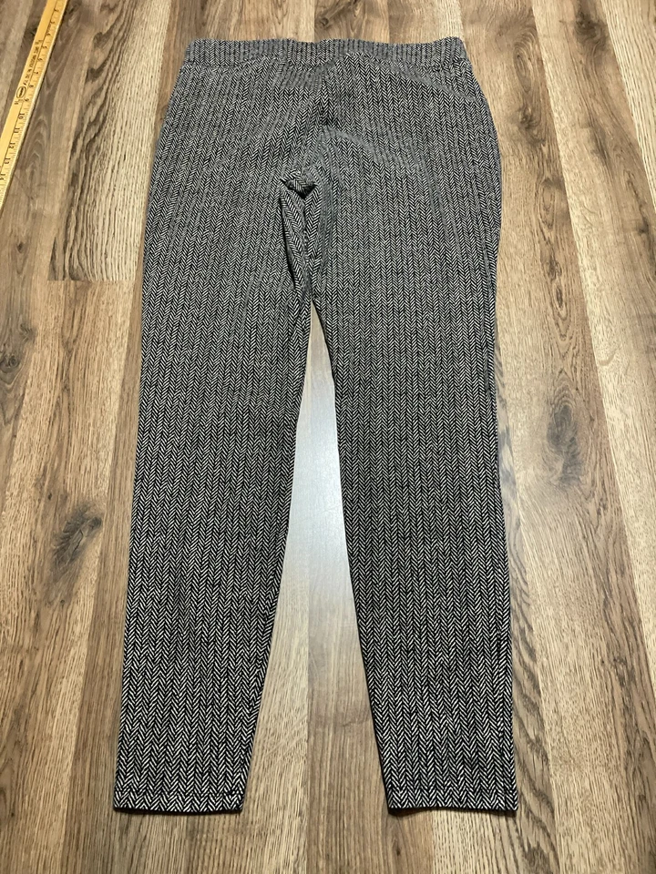 Old Navy Pants, Women's Size Medium, Black White, Herringbone, Pull On - Image 2 of 4