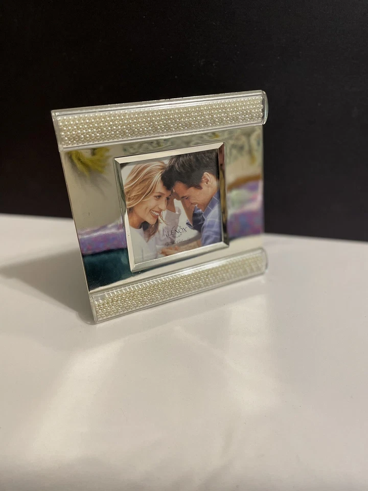 Marco de fotos plateado Lenox Jubilee Pearl de 5,5” de diámetro venta al por menor $110+ Foto 2 de 4