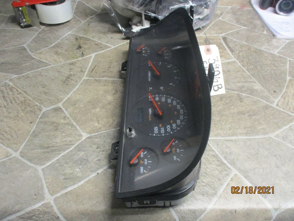 2001 JEEP GRAND CHEROKEE SPEEDOMETER GAUGE INSTRUMENT TACHOMETER CLUSTER *213K* - Image 3 of 4