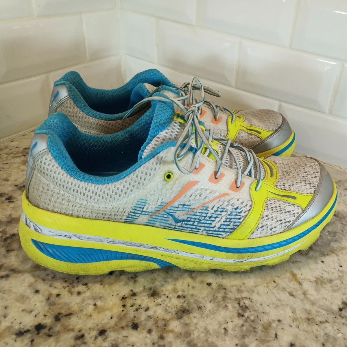 Bondi b cheap hoka one one