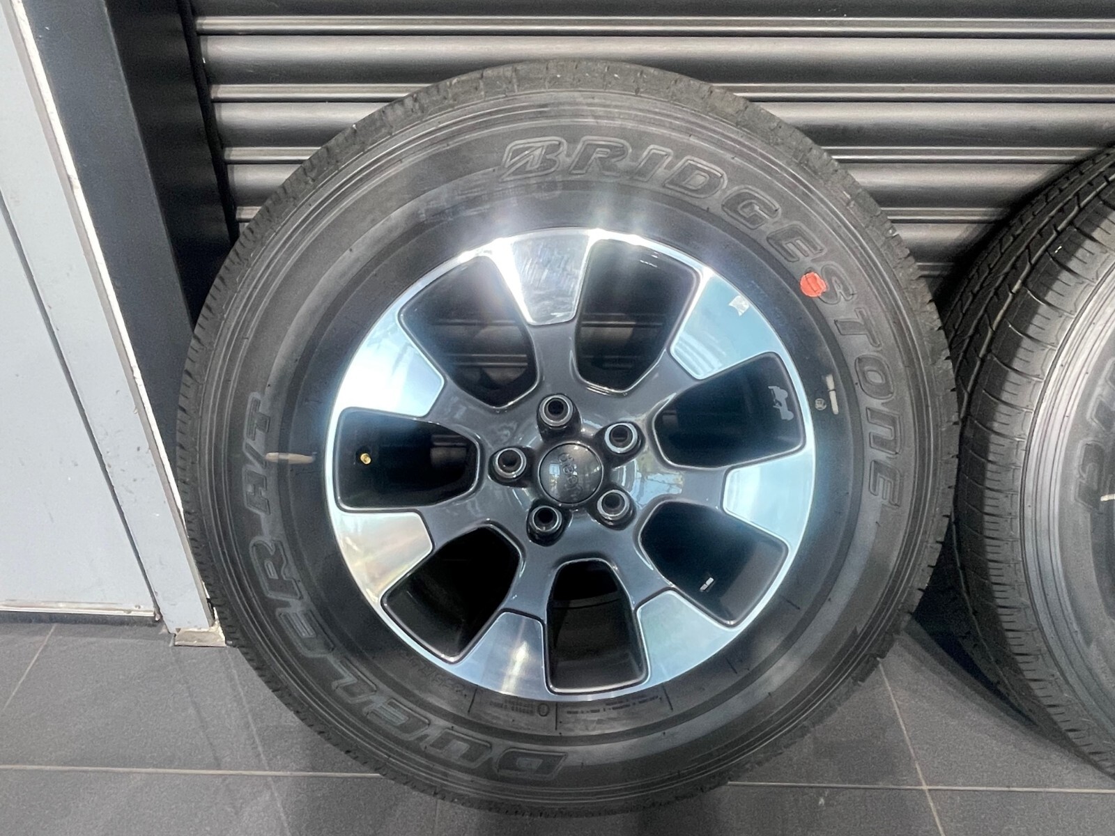 4 X Jeep Wrangler JL Overland 18" Diamond Cut Alloy Wheels & Tyres