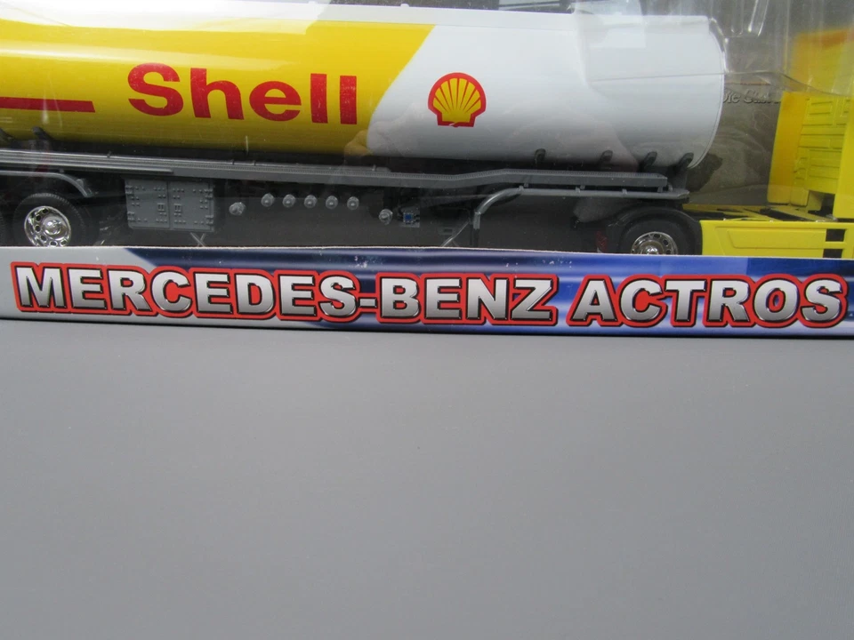D715 WELLY 32282S-W China Mercedes Actros 1857 Tank Shell 1/32 New +Box - Image 3 of 4