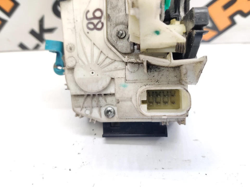 2008 DODGE NITRO 2.8 CRD LEFT FRONT DOOR LOCK LATCH 04589469AD - Image 3 of 4