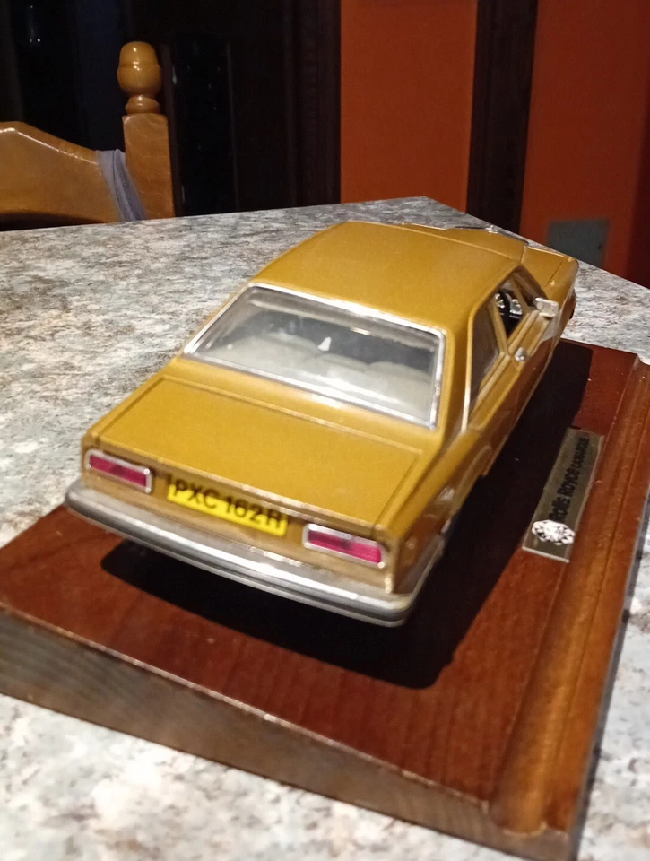 BBurago Rolls-royce Camargue Scala 1/22 - Immagine 2 di 4