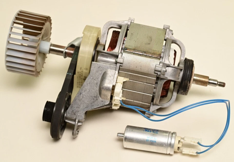 Motor de accionamiento/ventilador de secadora Bosch serie 300 con condensador 830.60031.03 Foto 3 de 4