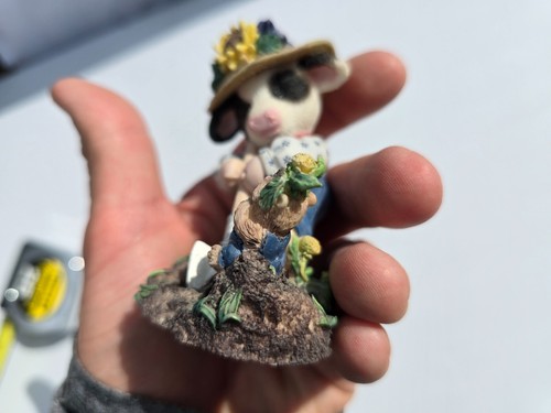 ๐ Mary's Moo Moos 1996 I DIG MOO Figurine Gopher Sunflower Cow Hat CUTE - Picture 11 of 16