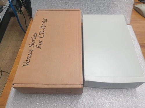 Neuf Externe SCSI Boîtier 5"1/4 pour lecteur Graveur CD / DVD  (ou HDD SCSI)