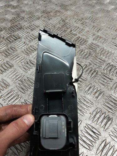 SKODA FABIA ELECTRIC WINDOW SWITCH (FRONT DRIVER SIDE) 5 Door 6VC867172A 21-24 - Picture 9 of 15