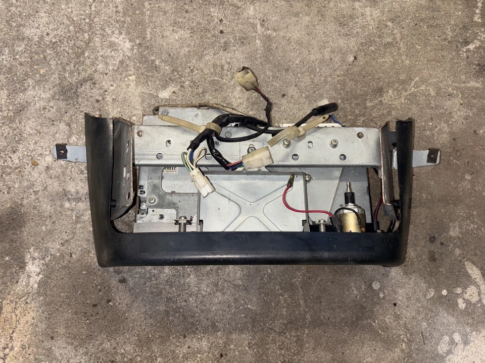 81-83 DATSUN NISSAN 280ZX S130 HITACHI AM FM RADIO ESTÉREO REPRODUCTOR DE CASETE OEM Foto 3 de 4