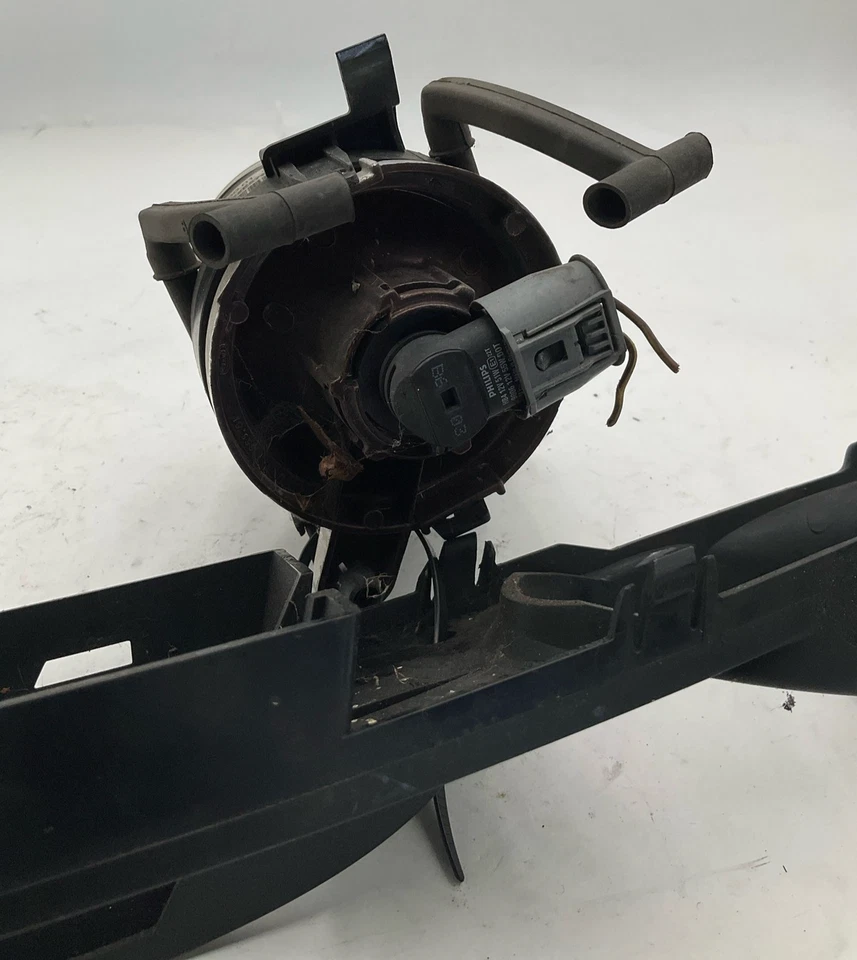 Faro antiniebla BMW 530i 2004-2007 con moldura lado derecho del pasajero OEM Foto 4 de 4