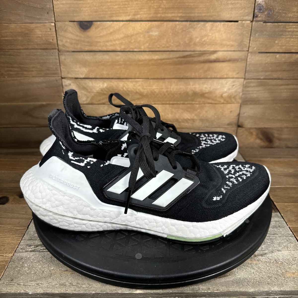 adidas Women's Sz 6.5 Ultraboost 22 Running Shoes GX8019 Black/White EUC