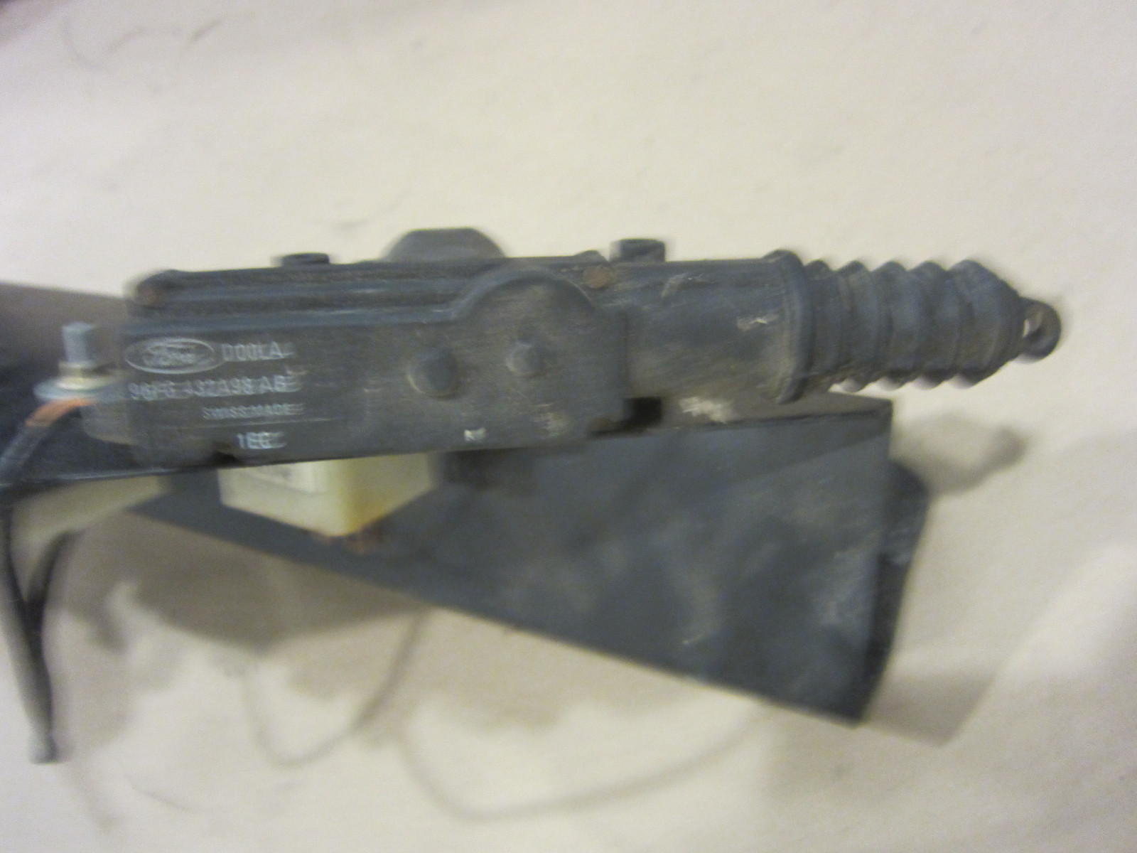 Bentley Arnage 1999 - Fuse Board Panel With Trunk Latch Module On Bracket