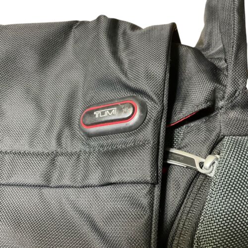 BOLSO BANDOLERA TUMI T-TECH 16” EXPANDIBLE PARA PORTÁTIL NYLON NEGRO 5112D - Imagen 2 de 15