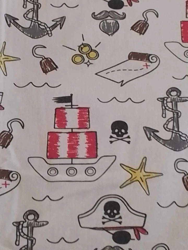 Hoja plana doble Land of Nod Pirate blanca con ancla roja y gancho estampado pirata Foto 4 de 4