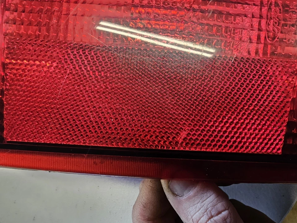 LUZ TRASEIRA TRASEIRA DIREITA GENUÍNA FORD 98-01 EXPLORER MERCURY MOUNTAINEER PASSAGEIRO - Imagem 3 de 4