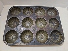 Vintage Ekco 12 Muffin Cup Cupcake Pan Tin Cake 1120 Chicago Kitchen Baking Tool