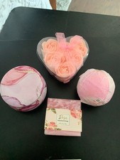 Rose Scented Gift Set Handmade bath soap, sce...